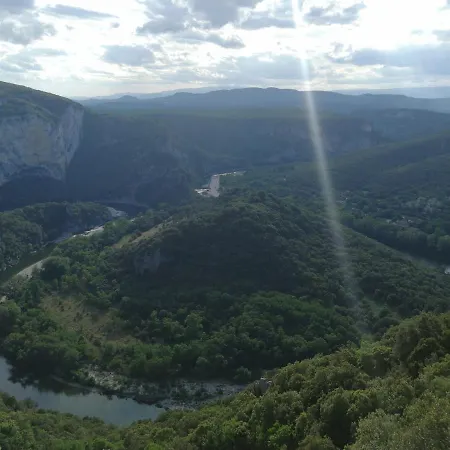Des Gorges De L'ardeche Apartment *